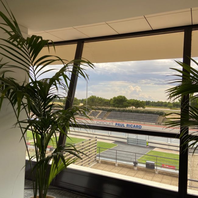 compositions florales événement au circuit Paul Ricard